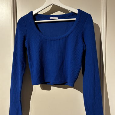 Top corto blu a maniche lunghe Bershka