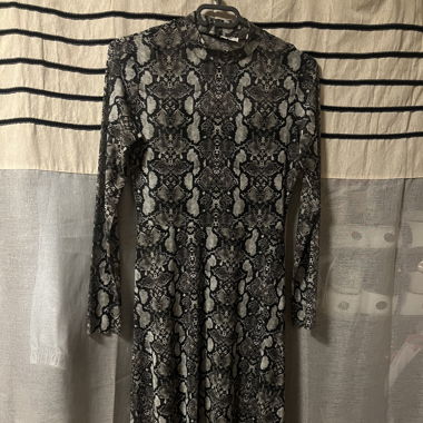 Robe motif serpent 