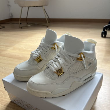 Neue Jordan 4 Metallic Gold (Woman's)