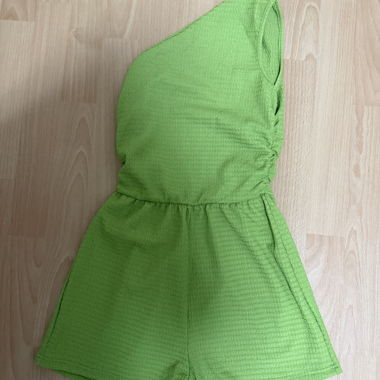 Neongruener Kurzoverall