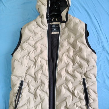 Piumino beige senza maniche