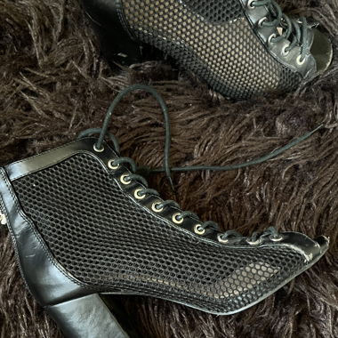 Heels - cut out heels