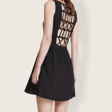 Abito nero con cut-out