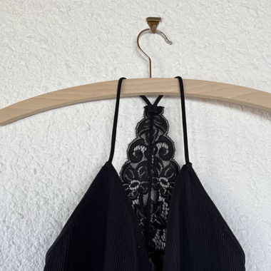 Top avec broderie