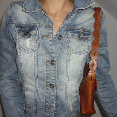 Giacca di jeans con borsa a tracolla