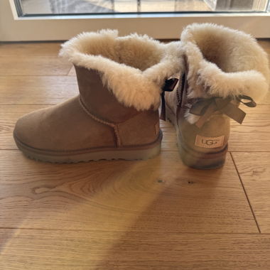 UGG Mini Bailey Bow Chestnut size 36