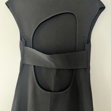 Abito midi nero COS con cut-out, taglia S