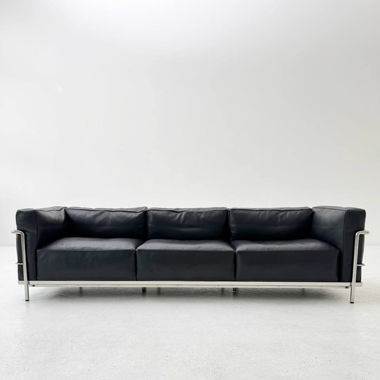 Neuwertiges LC3-Sofa von Le Corbusier für Cassina