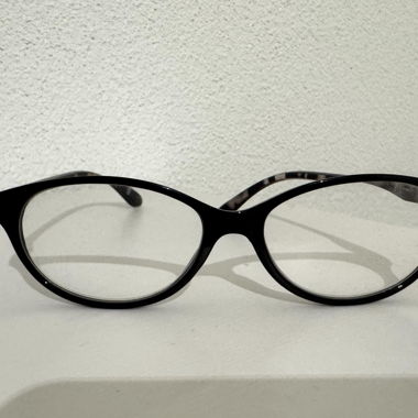 Trending oval reading glassed tortoiseshell optic