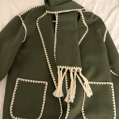 Giacca verde con rifiniture ricamate  Stile bohème chic