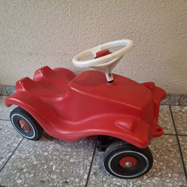 Auto Giocattolo Rossa a Pedali
