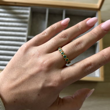 Anneau avec petites pierres d’apatite