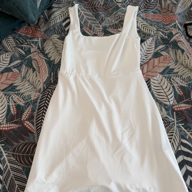 Abito bianco smanicato