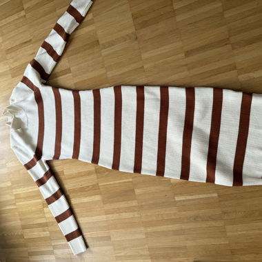 Vestito in maglia a righe, manica lunga