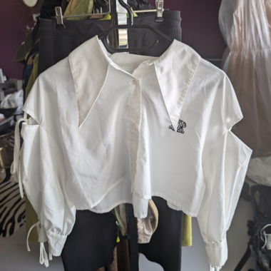 Camicia bianca di Chico con dettagli annodati e monogramma