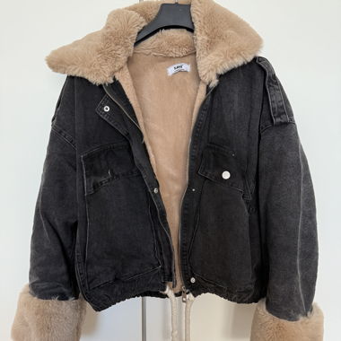 Schwarze Jacke