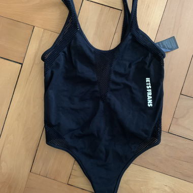 Schwarzes partly see-through Body