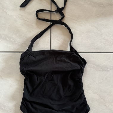 Schwarzes Neckholder-Top
