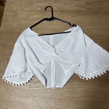 White crop top SHEIN with pom-poms, size XS