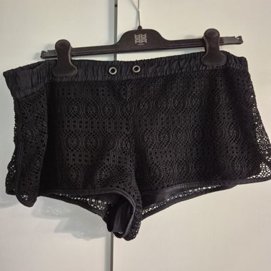 Kurze Hosen mit Spitze