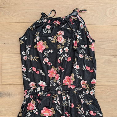 Short jumpsuit with floral pattern