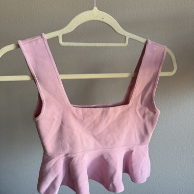 Haut Zara à volant peplum rose