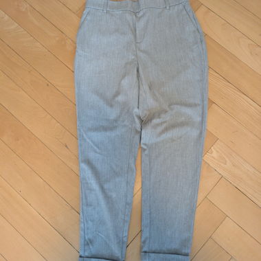 Graue Chino-Hose