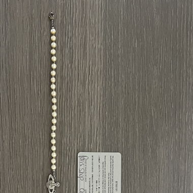 Mini bas relief pearl chocker 