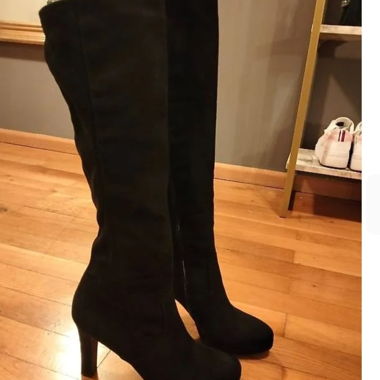 High heel boots