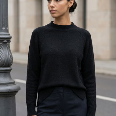 Schwarzer Pullover mit Stehkragen