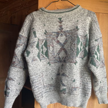 Pullover aus gemusterter Strickware