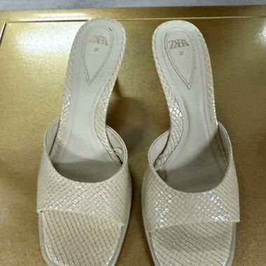 Zara Sandalen 