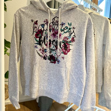 Sweat à capuche gris à fleurs