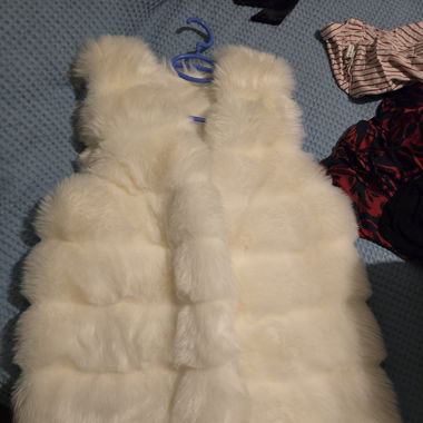 Veste sans manche fausse fourrure