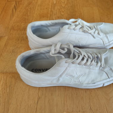 Weisse Converse Schuhe