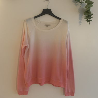 Pullover with gradient