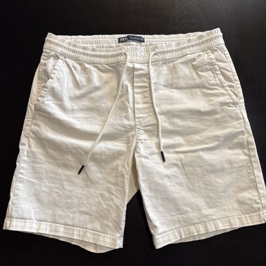 Weisse Zara-Shorts