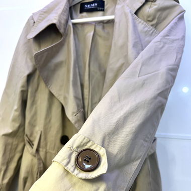 Hellbrauner Trenchcoat 