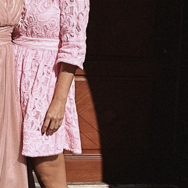 Robe rose en dentelle