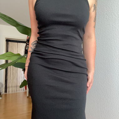 Abito midi elasticizzato stile canotta con spacco