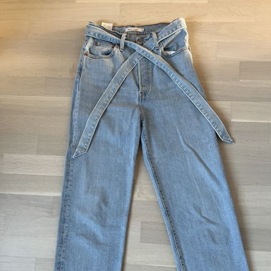 Levi‘s Ribcage Straight 28