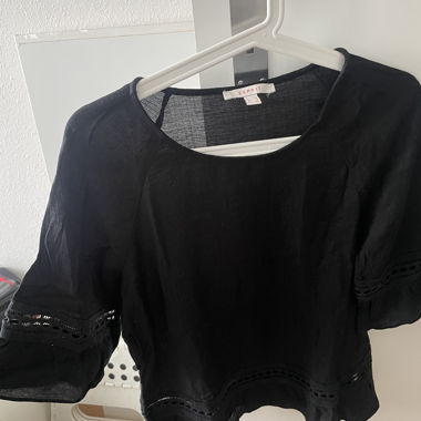 Blusa nera Esprit con maniche in pizzo