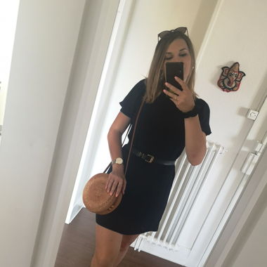 Schwarzes Kleid von Mango