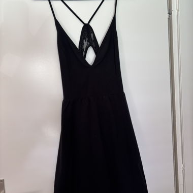 Robe noire en dentelle