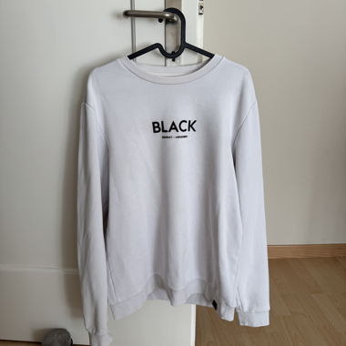 Distrikt Nørrebro white sweatshirt, size L