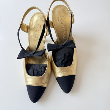 Tacchi slingback dorati Chanel