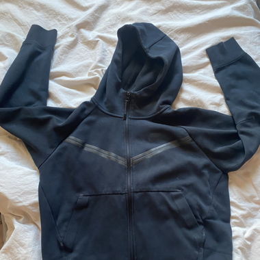 black nike tech woman