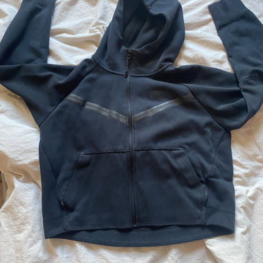 black nike tech woman