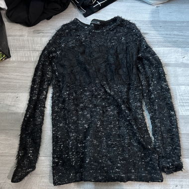 Zara Shirt mit spezieller Textur und Stickereien 