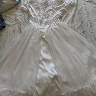 Weisses Spitzenkleid